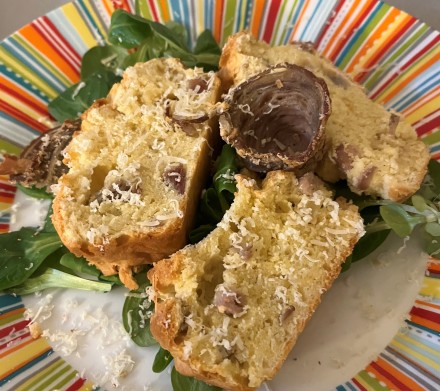 Cake &agrave; l&rsquo;andouille de Gu&eacute;men&eacute; et &agrave; la pomme 